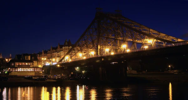 Kijk op de brug "blaues wunder" van de stad van dresden Rechtenvrije Stockfoto's