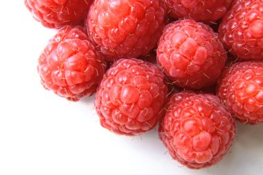 bir demet kırmızı ahududu closeup 