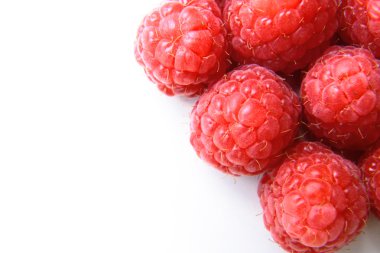 bir demet kırmızı ahududu closeup 