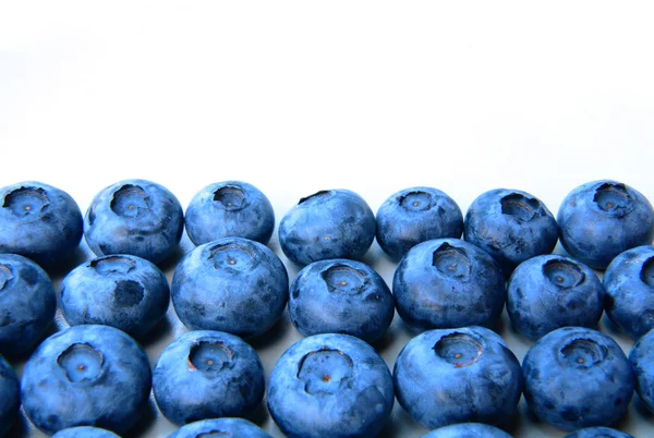 Closeup of a bunch of fresh and delicate blueberries — Stock Photo, Image