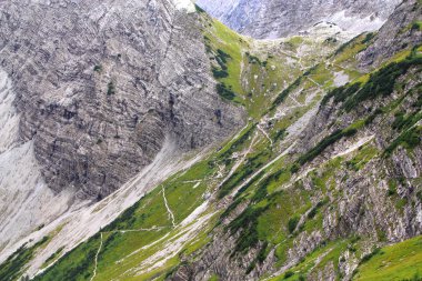 avrupa alplerinin karwendel dağlarında lamsenjoch kabin görünümü