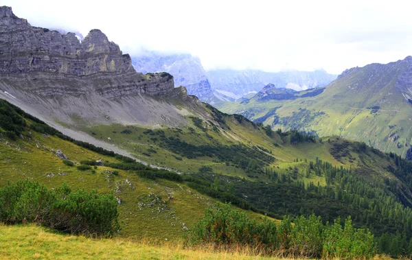 Vedere pe scena montană din munții karwendel din alpii europeni — Fotografie, imagine de stoc