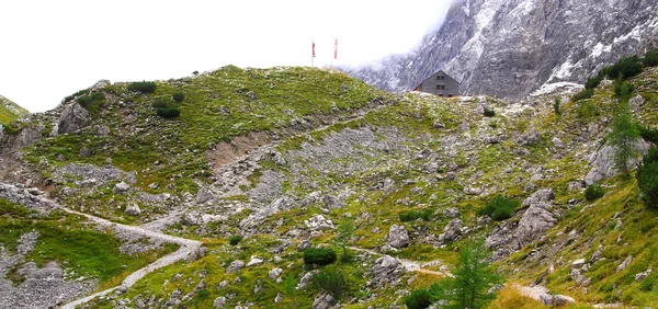 View on the lamsenjoch cabin in the karwendel mountains of the european alps — Stock Photo, Image