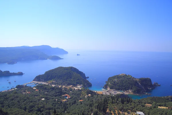 Vista sobre Paleokastritsa na ilha de corfu — Fotografia de Stock