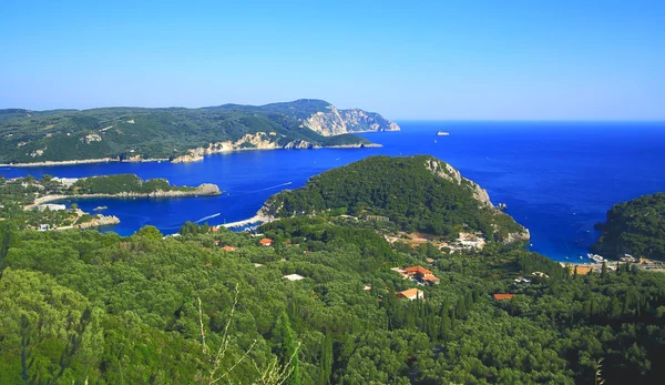 Pohled přes Paleokastritsa na ostrově Korfu — Stock fotografie