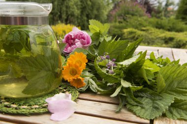 Yaz çay bahçesinde