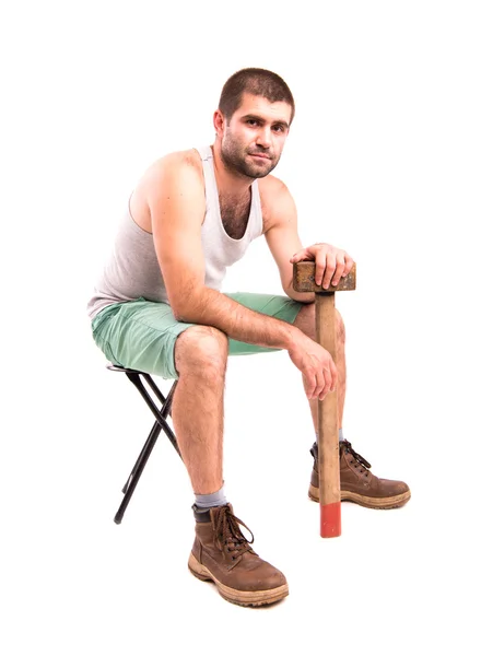Um homem com um martelo sobre um fundo branco — Fotografia de Stock