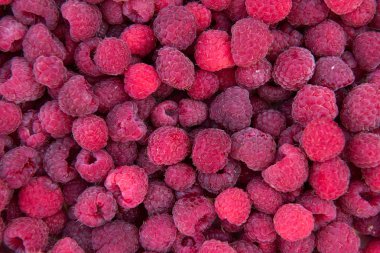 bir kase içinde ahududu yığını kapat