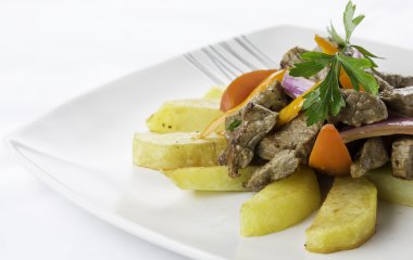 Lomo saltado pervivan çanak