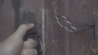 büyük anahtar kapı kapanır