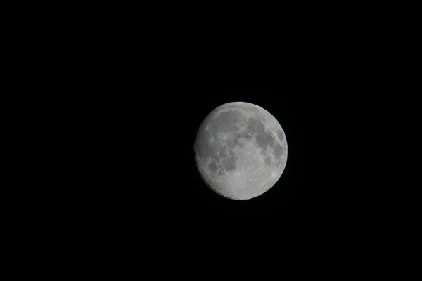 Luna en el cielo negro — Foto de Stock