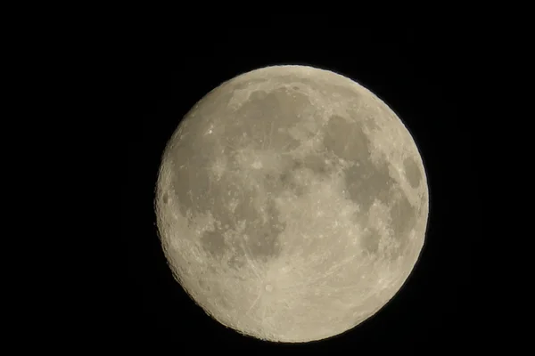 Lua no céu negro — Fotografia de Stock