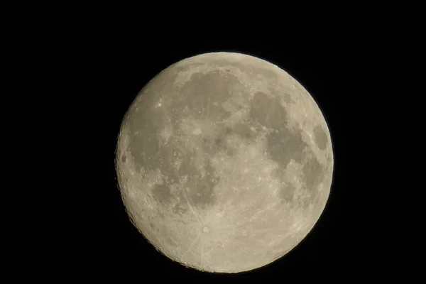 Lua no céu negro — Fotografia de Stock