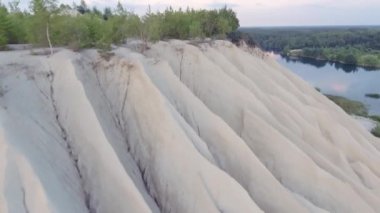 Rummu Estonya 'daki Kireçtaşı Tepesi' nin insansız hava aracı görüntüleri.