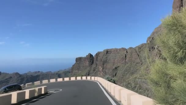 De bergweg in Masca dorp in Tenerife Spanje — Stockvideo