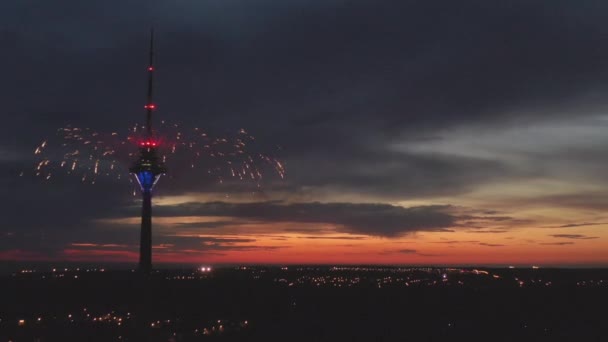 Vue aérienne de la capitale de l'Estonie, Tallinn.Célébration de la fête de l'indépendance — Video
