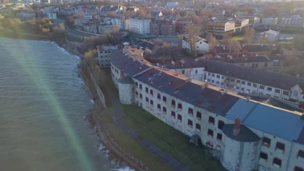 Der Hafen des Wasserflugzeugs mit der Seefestung Pateri in Tallinn Estland — Stockvideo