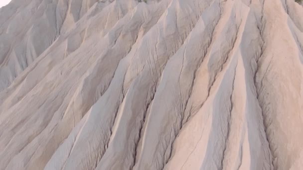 Der Kalksteinhügel in Rummu Estland aus der Nähe — Stockvideo