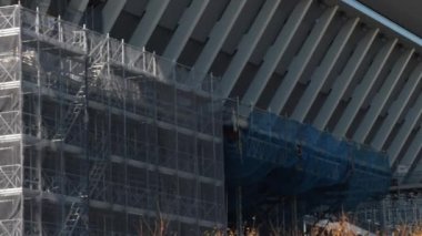 Tokyo Su İşleri Merkezi 'nin yan tarafındaki iskeleler.