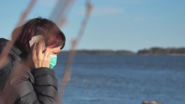 The lady arguing to her employer over the phone in Finland — Stok Video