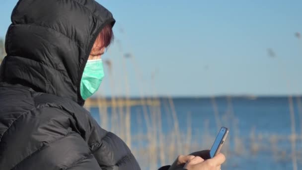 A worker checking her phone during a laid off in Finland — Vídeos de Stock