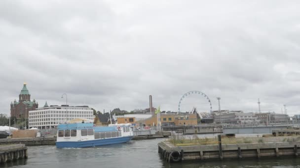 Pemandangan perahu feri yang berangkat di Helsinki — Stok Video