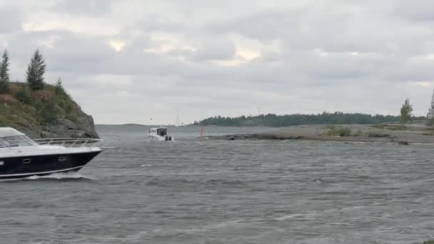 El tráfico marítimo en la zona portuaria de Helsinki — Vídeos de Stock