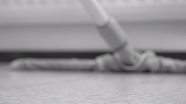 Gray color of the big mop on the floor of the house — Stock Video