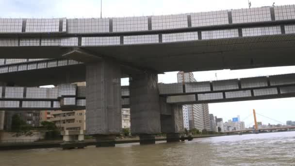 A long bridge with cars passing by across the water channels in Tokyo Japan — Stock Video