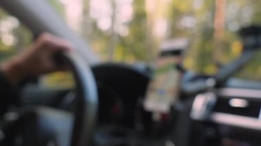 Arabayı süren adamın bulanık bir geçmişi var.