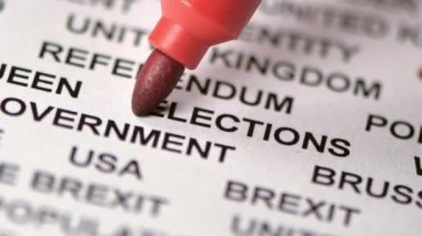 Seçim kelimelerini çevreleyen kırmızı bir işaret