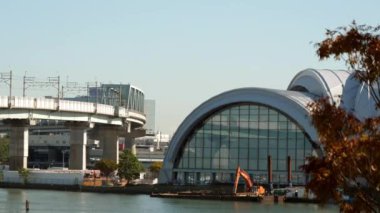 Şehirdeki liman manzarası. 