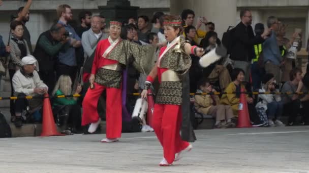 日本东京节期间女士们的节日舞蹈 — 图库视频影像
