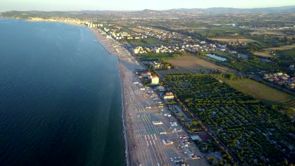 La vista aerea della spiaggia di Rimini in Italia — Video Stock