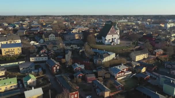 Hermoso punto de vista drone de Porvoo en un día soleado en Finlandia. — Vídeos de Stock