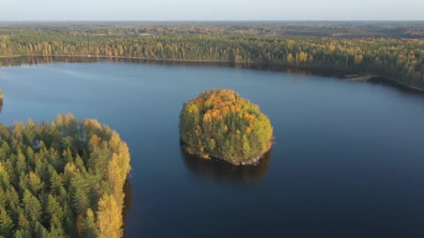 Krajina letecký pohled na jezero Saimaa ve Finsku.geologie shot.4k — Stock video