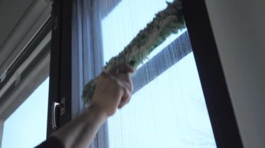 Pencere camının baştan aşağı temizlenmesi