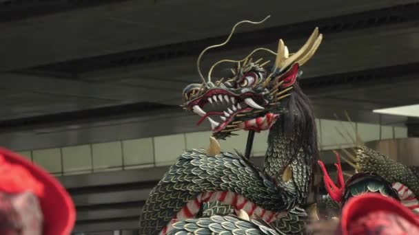 Nauwere blik van het hoofd van de draak tijdens het festival in Tokyo Japan — Stockvideo