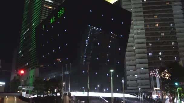 De hoge gebouwen op het centrum van de stad Tokio in Japan — Stockvideo