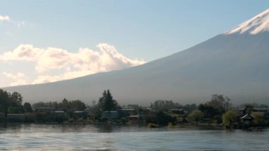 Dağ 'ın tepesindeki beyaz kar. Fuji Japonya 'da