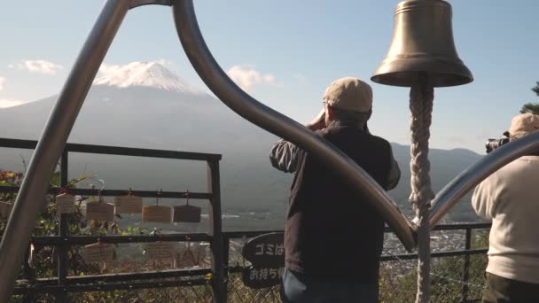 The view of the mount Fuji in Kawaguchiko Tenjozan Park in Japan — Stockvideo