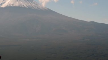 Japonya 'daki Fuji Dağı kar manzaralı.