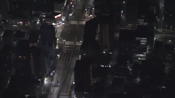 Samochody przejazd przez szosową drogę Tokio Japonia — Wideo stockowe