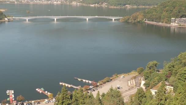 Η τεράστια λίμνη στο πάρκο Kawaguchiko Tenjozan στην Ιαπωνία — Αρχείο Βίντεο