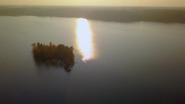 Finlandiya 'da günbatımında görülen sonbahar mevsimi — Stok video