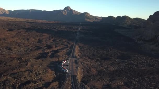 Letecký pohled na dlouhou cestu ve Španělsku Tenerife — Stock video