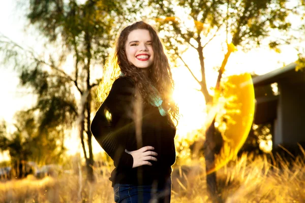 Chica adolescente segura con destello de lente —  Fotos de Stock