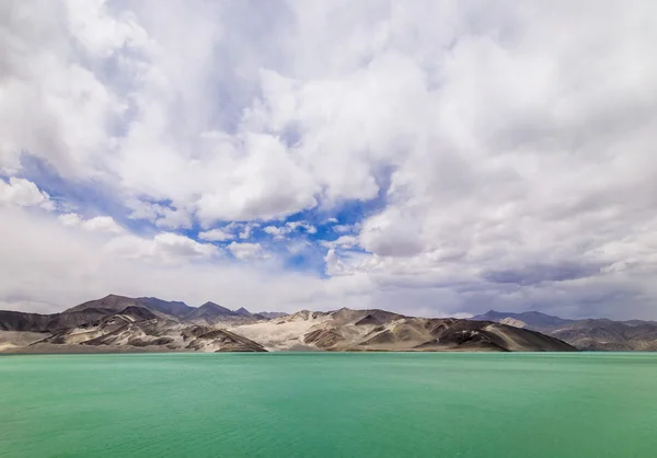 塩の湖高原は、広大な背景素材. — ストック写真