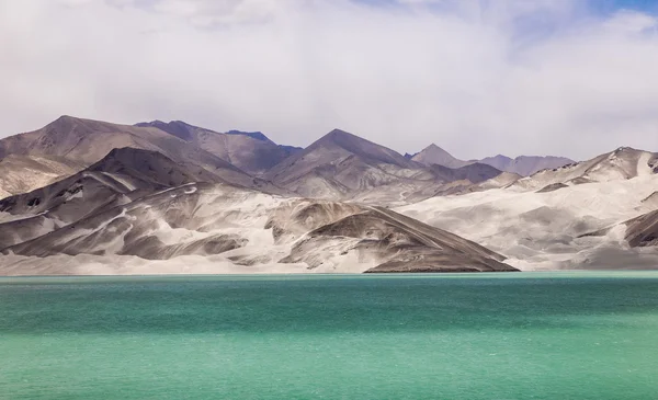 Солоне озеро на плато, величезний фон матеріал . — стокове фото
