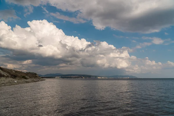 黑海一侧的希克山-格伦兹希克角夏季景观. — 图库照片